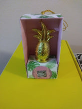 Load image into Gallery viewer, Pineapple Wine Stopper
